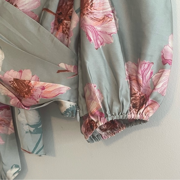 EXPRESS NWT Floral Satin Bow Back Crop Top - Sage Green Pink Size 2 - Picture 5 of 13